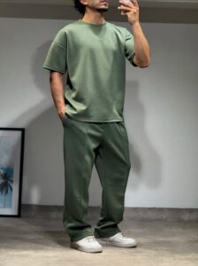 Tee-shirt néoprène kaki Lostale — oversize col rond avec pantalon assorti homme